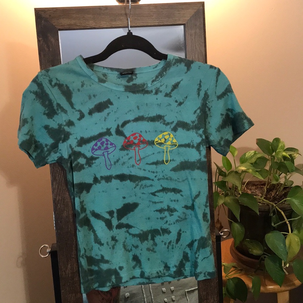 Mushroom crop top